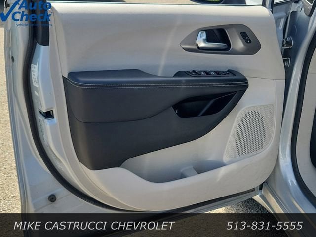 2023 Chrysler Pacifica Hybrid Touring L