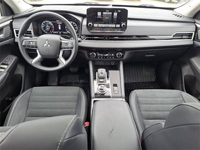 2024 Mitsubishi Outlander SE
