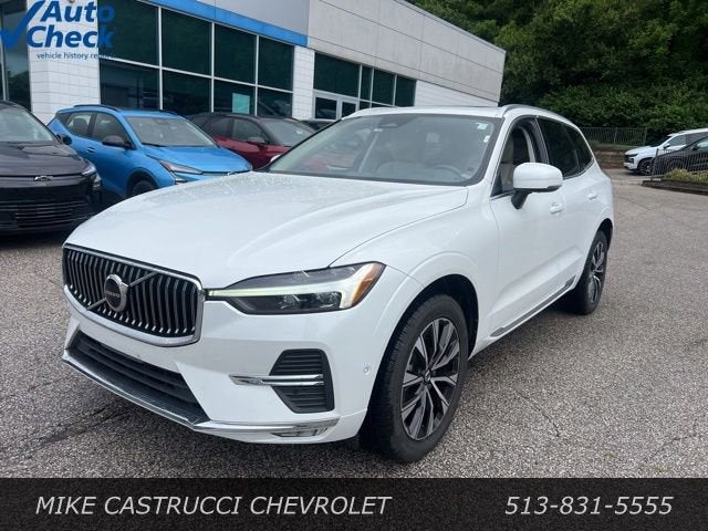 2023 Volvo XC60 B5 Plus Bright Theme AWD's photo