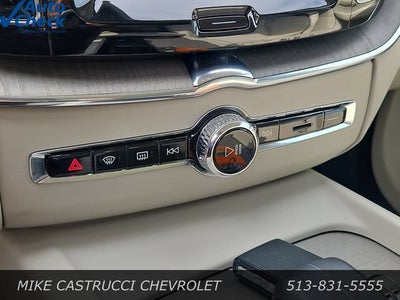 2023 Volvo XC60 Plus Bright Theme