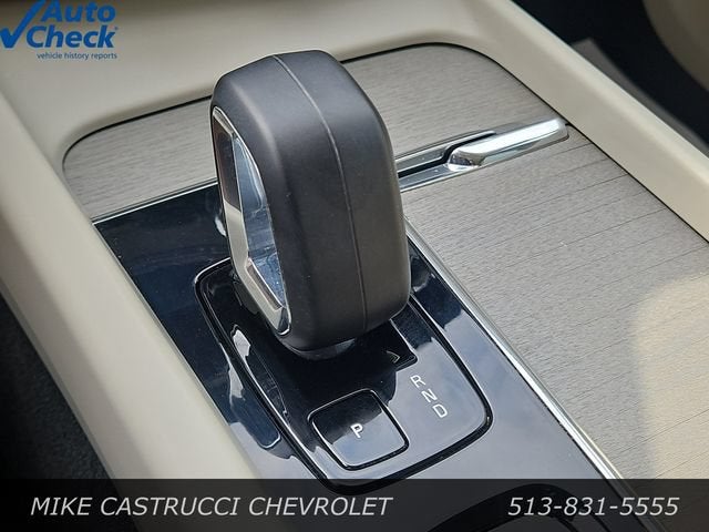 2023 Volvo XC60 Plus Bright Theme
