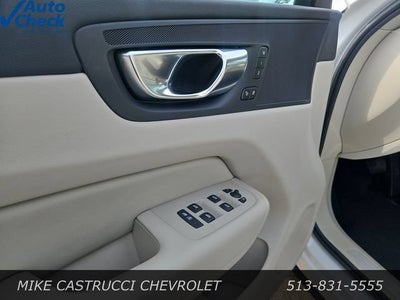 2023 Volvo XC60 Plus Bright Theme
