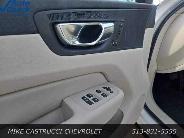 2023 Volvo XC60 Plus Bright Theme