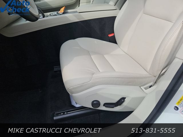2023 Volvo XC60 Plus Bright Theme