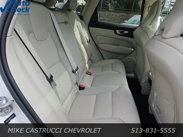 2023 Volvo XC60 Plus Bright Theme